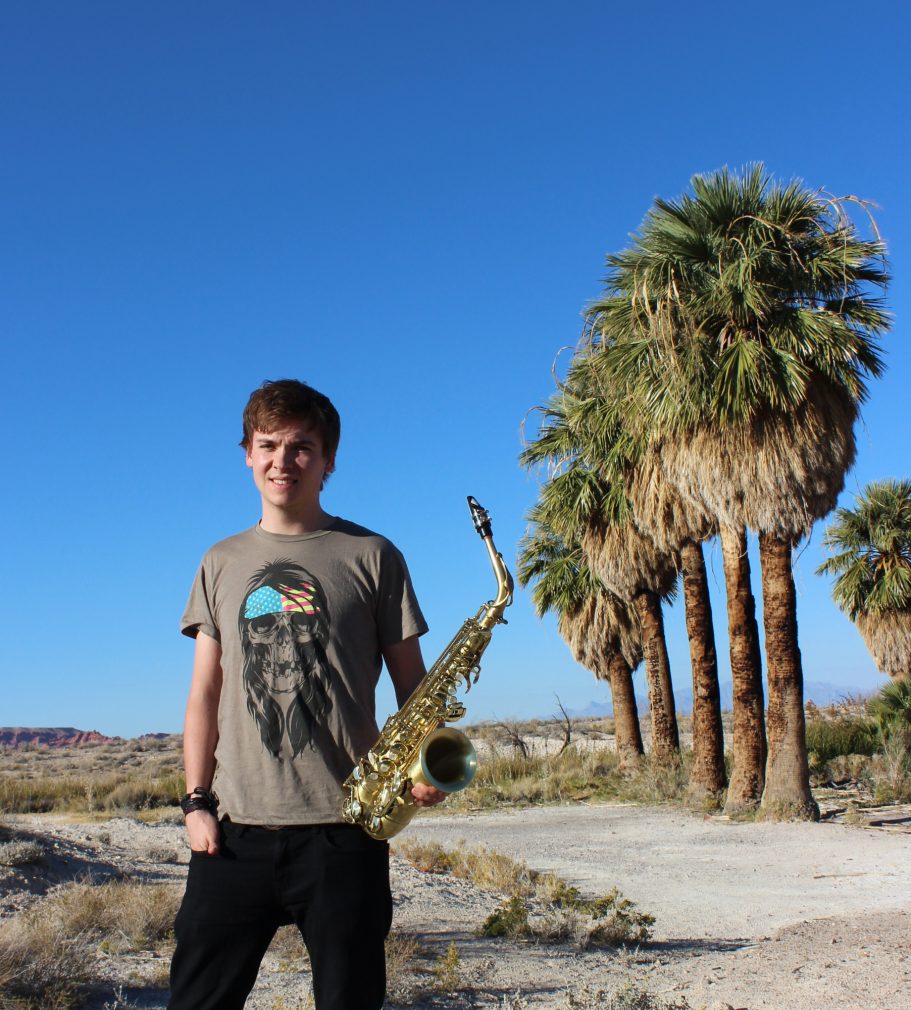 Saxophonist live